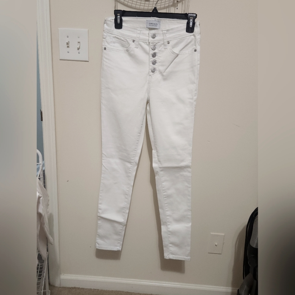 Crown & Ivy White button-up Skinny jeans  Size 4